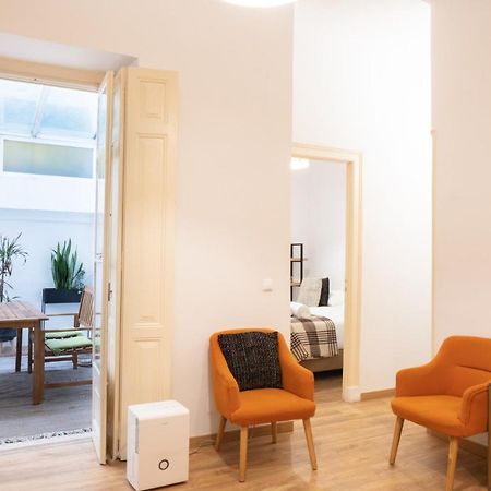 Central Apartment With Terrace By Lovelystay Lissabon Exterior foto