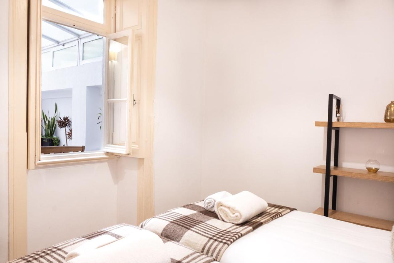 Central Apartment With Terrace By Lovelystay Lissabon Exterior foto